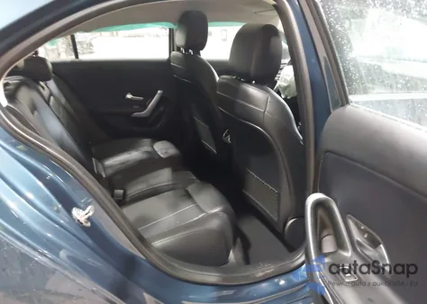 2020 Mercedes-Benz A 220 4Matic z USA, uszkodzony, nr VIN W1K3G4FB1LW045836